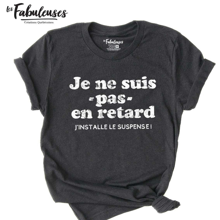 Je ne suis pas en retard j'installe le suspense- T-Shirt