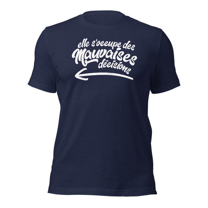 Elle s'occupe des mauvaises décisions - T-Shirt